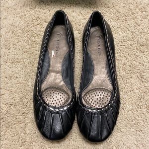 Wear Ever women’s flats black size 7.5